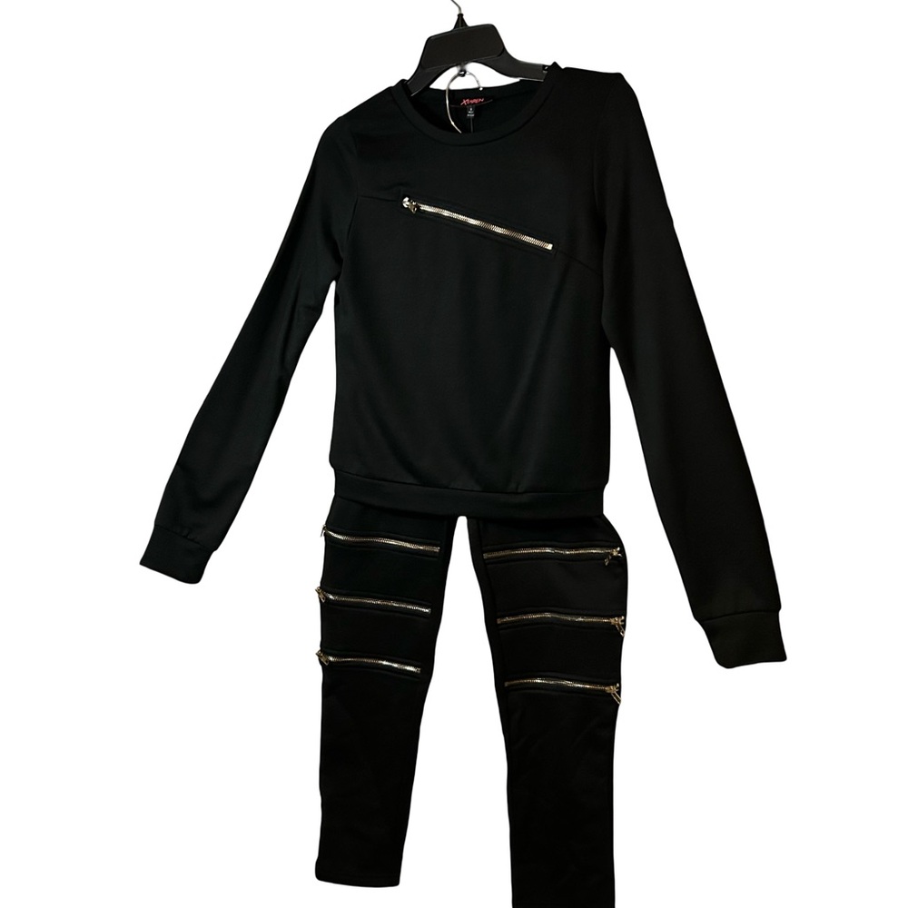 BRAND NEW!! Xtaren Black 2PC Sweatsuit with Gold Zipper Accents